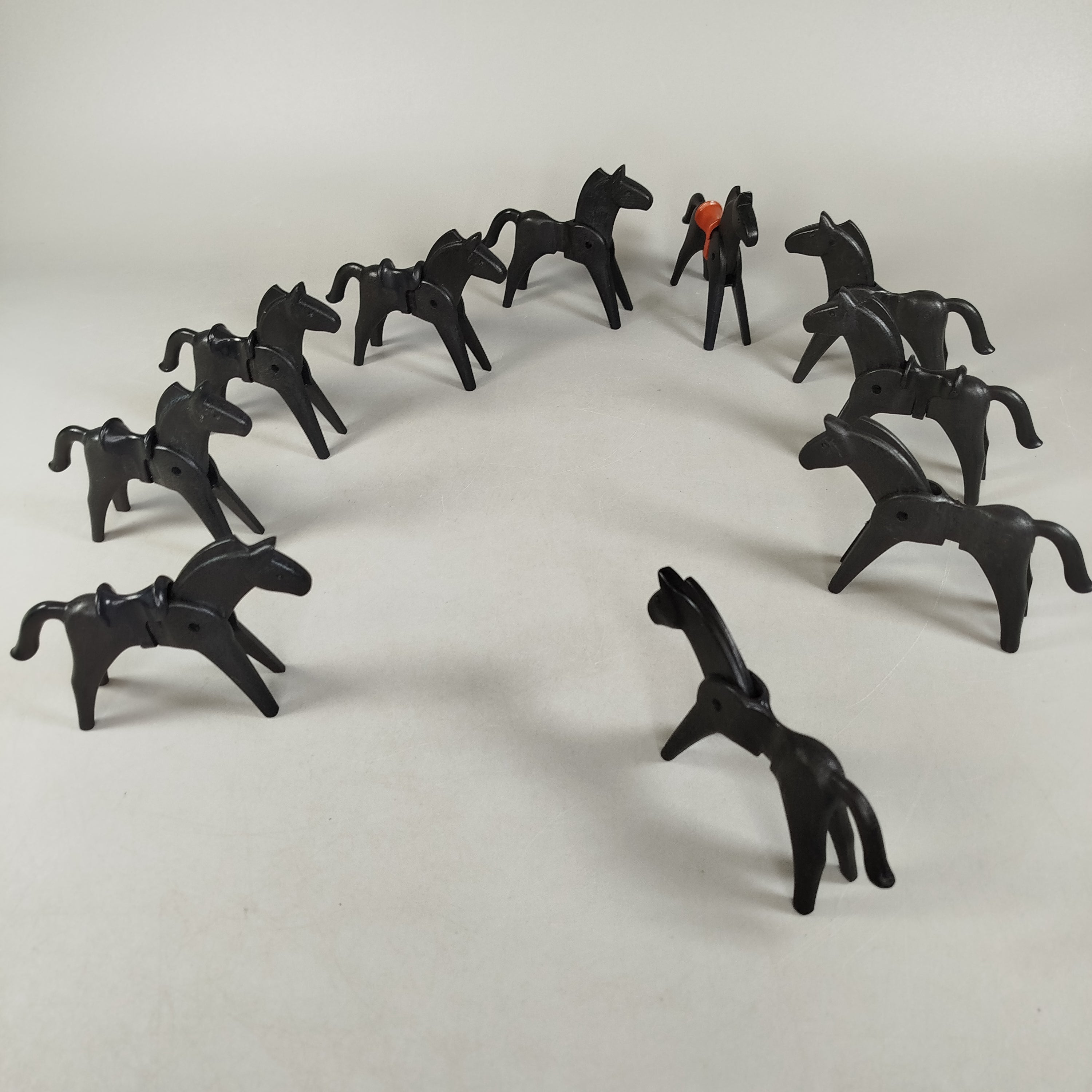 Bundle Playmobil Set von 13 Pferden, gebraucht, ab 3 Jahre